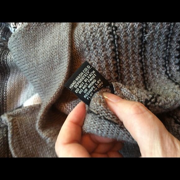 BCBG SLEEVELESS Cardigan Vest with Folding Lapel! - Picture 15 of 16